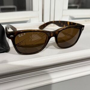 CRACKED LENS RAY-BAN WAYFARER
